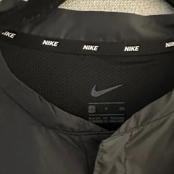 Nike Men's Black Athletic Shirt - Picture 2 of 6